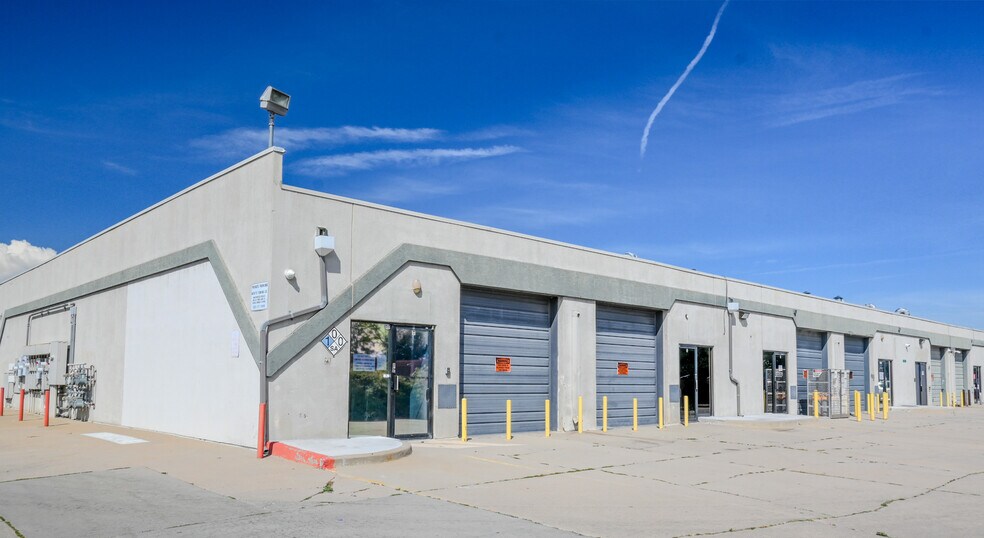 More Photos Of 482 Laredo St, Aurora Light Distribution For Lease