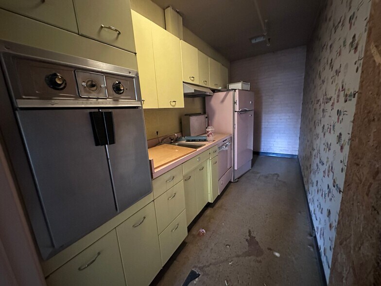 More Photos Of 123 S Union St, Traverse City Freestanding For Sale