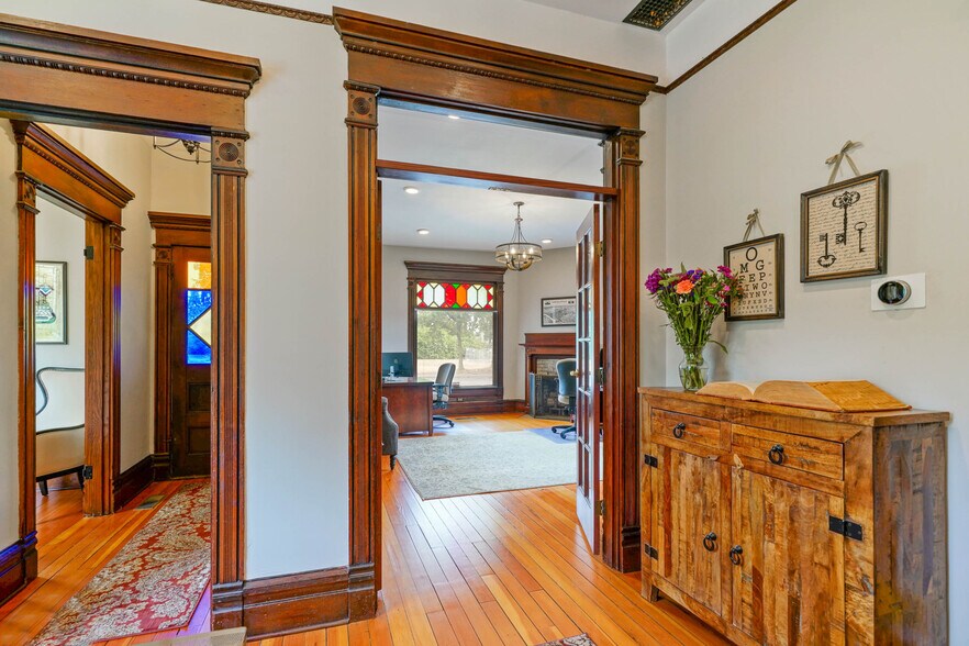 More Photos Of 901 13th St SE, Salem Office For Sale