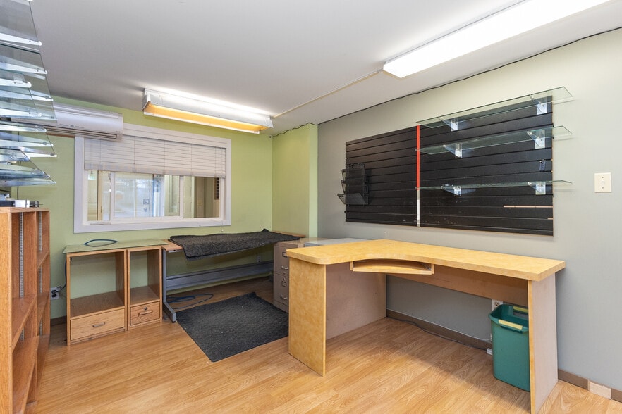 More Photos Of 2253-2265B W Railway St, Abbotsford Warehouse For Lease