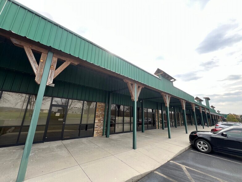 More Photos Of 2270 Two Rivers Blvd, Sevierville General Retail For Sale