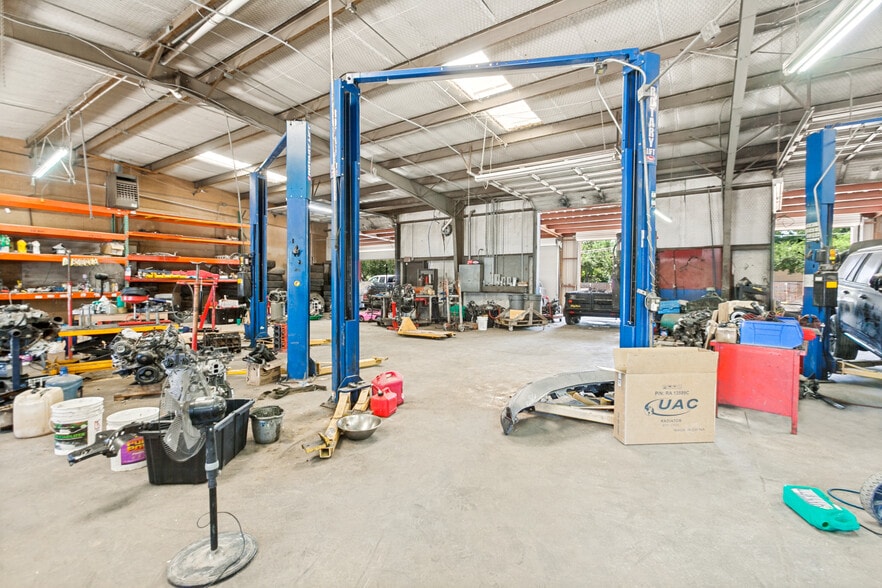 More Photos Of 308 W Avenue B, Garland Auto Repair For Sale