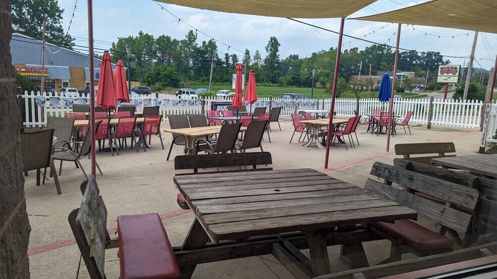 More Photos Of 192 E Main St, Lexington Restaurant For Sale