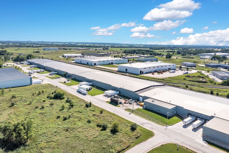 More Photos Of 122-342 Kohlman Rd, Fond Du Lac Industrial For Sale