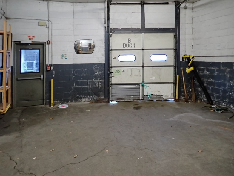More Photos Of 116 N Main St, Kendallville Flex For Sale