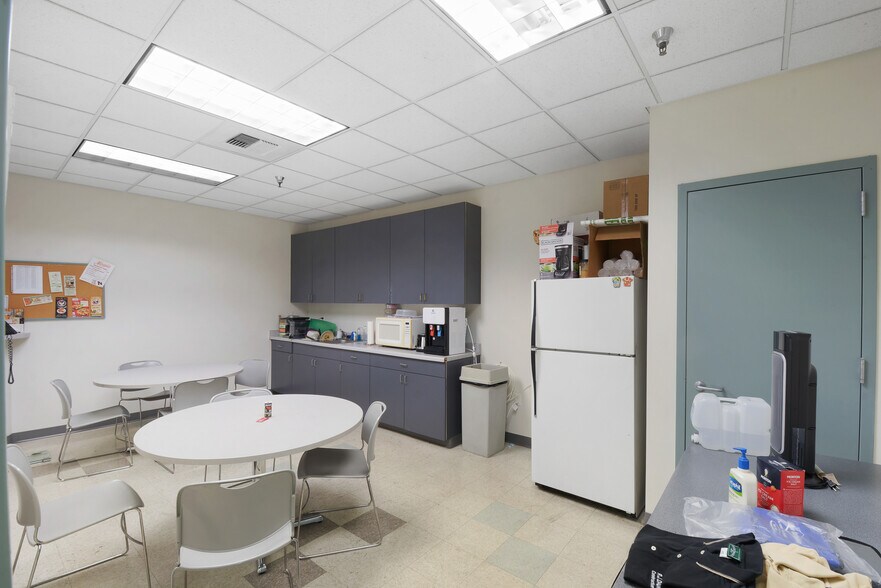 More Photos Of 11581 Monarch St, Garden Grove Warehouse For Sale