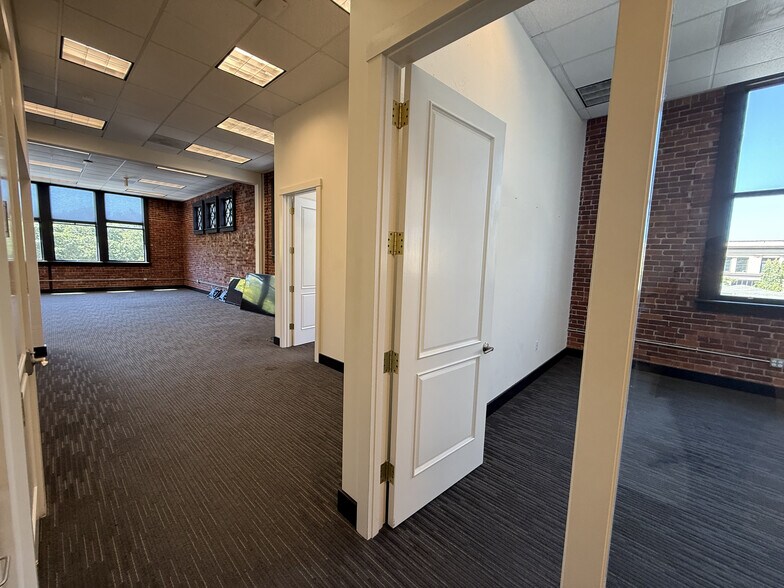 More Photos Of 11 5th St, Petaluma Loft Creative Space For Lease