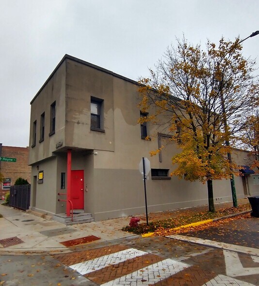 Primary Photo Of 2059 W Grand Ave, Chicago Loft Creative Space For Lease