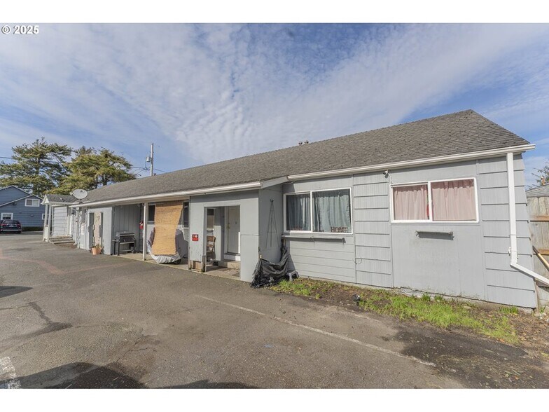 More Photos Of 2149 S Franklin St, Seaside Apartments For Sale