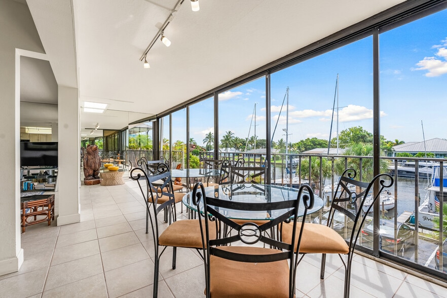 More Photos Of 23 Royal Palm Pointe, Vero Beach Restaurant For Sale