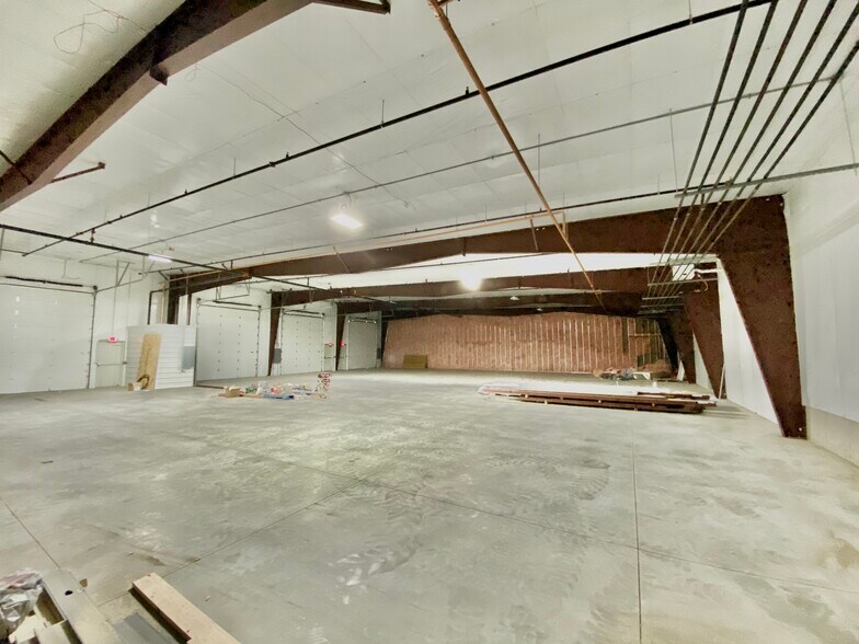 More Photos Of 1405 SE 28th St, Grimes Warehouse For Lease