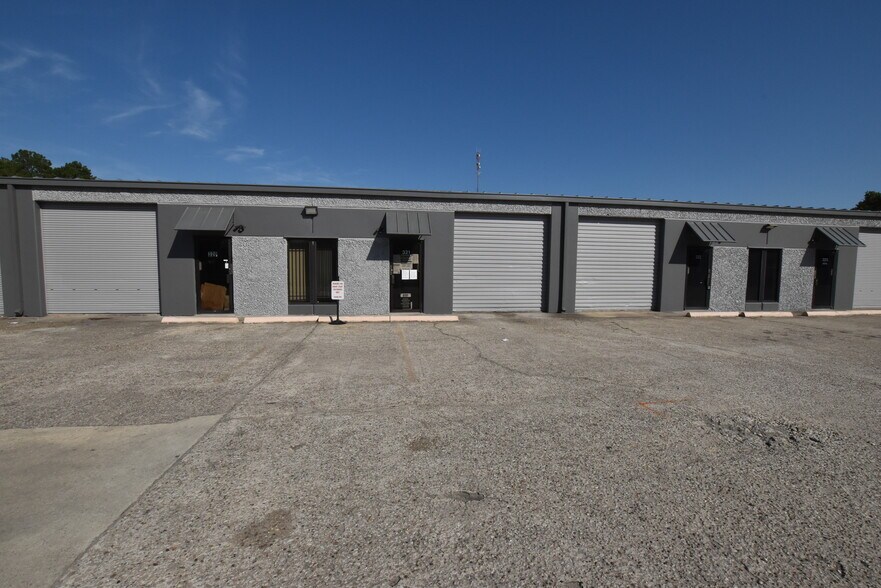 More Photos Of 1300 S Frazier St, Conroe Unknown For Lease