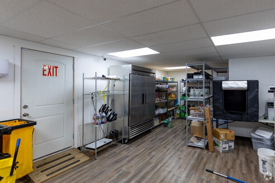 More Photos Of 1601 S Division St, Guthrie Freestanding For Lease