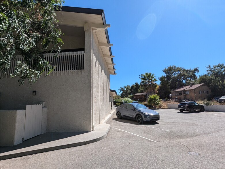 More Photos Of 302 El Paseo Rd, Ojai Office For Sale