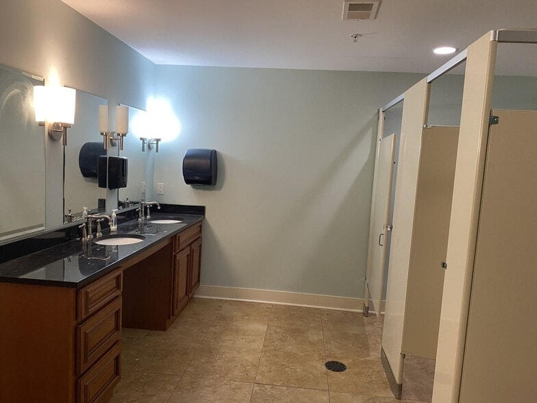 More Photos Of 2519-2535 Data Dr, Louisville Flex For Sale