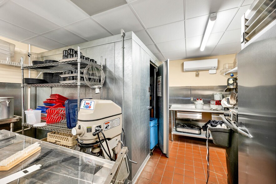 More Photos Of 81 Whittier Hwy, Moultonborough Office For Sale