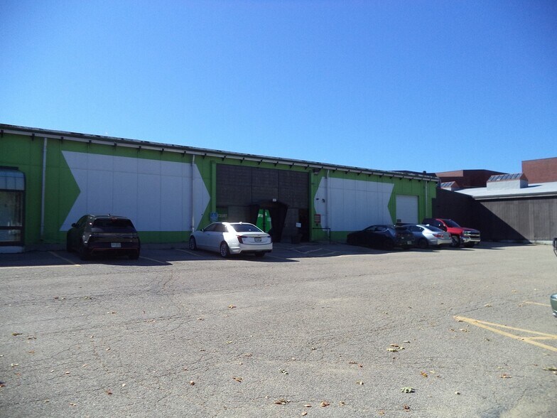 More Photos Of 121 Valley St, Manchester Showroom For Sale