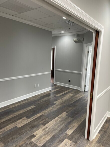 More Photos Of 595 Colonial Park Dr, Roswell Loft Creative Space For Lease