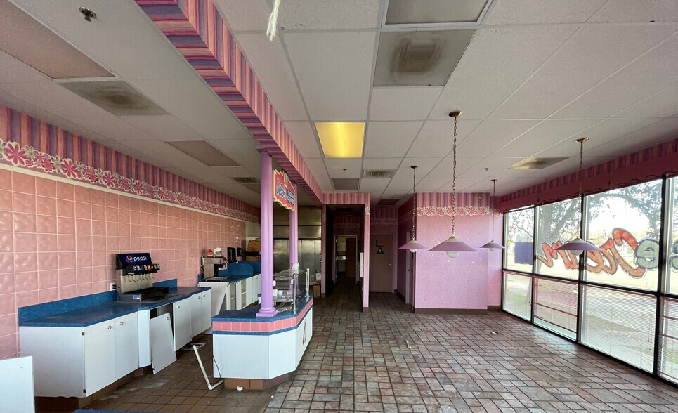 More Photos Of 380-396 Sierra St, Kingsburg Freestanding For Lease