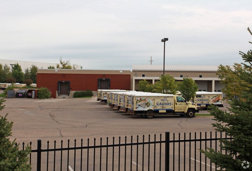 More Photos Of 11180 86th Ave N, Osseo Flex For Lease