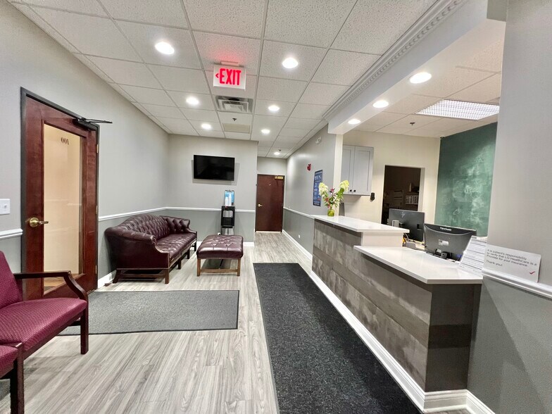 More Photos Of 900-950 W Il Route 22, Lake Zurich Medical For Sale