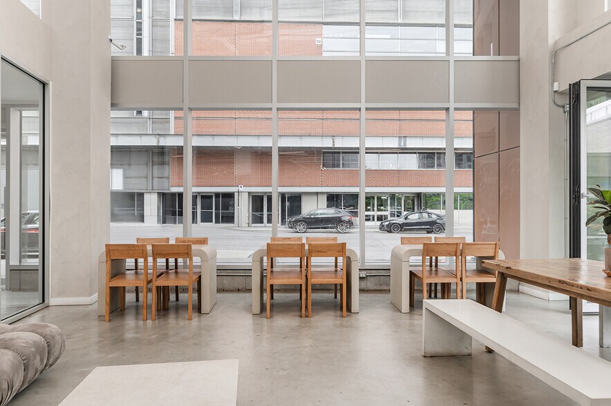 More Photos Of 1268 Rue Saint-Antoine O, Montréal Apartments For Sale