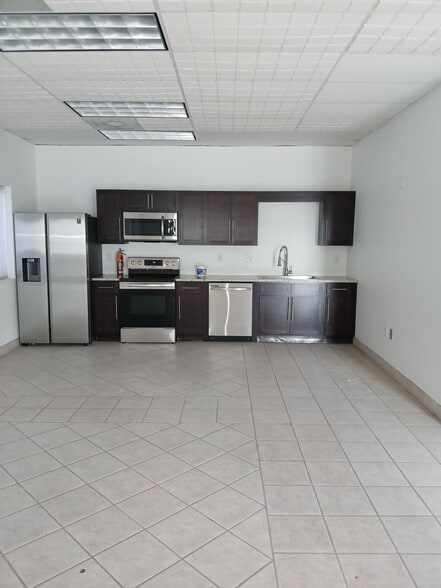 More Photos Of 1425 Universal City Blvd, Universal City Office For Lease