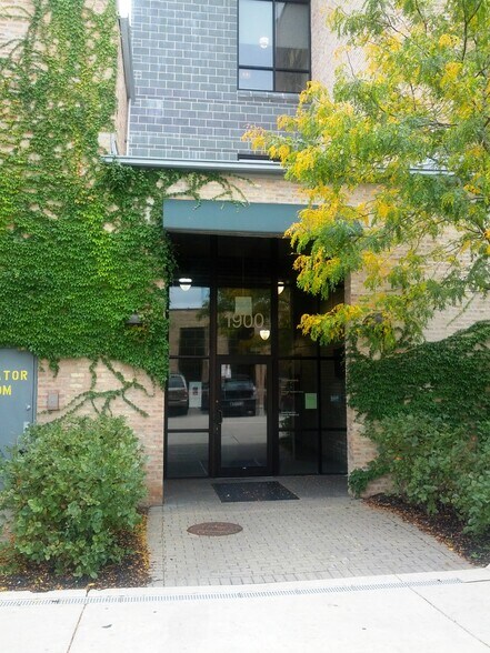 More Photos Of 1900 W Kinzie St, Chicago Light Distribution For Sale