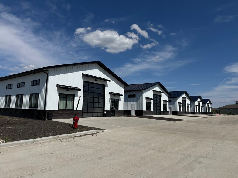 More Photos Of 2955 Thunder, Fargo Warehouse For Sale
