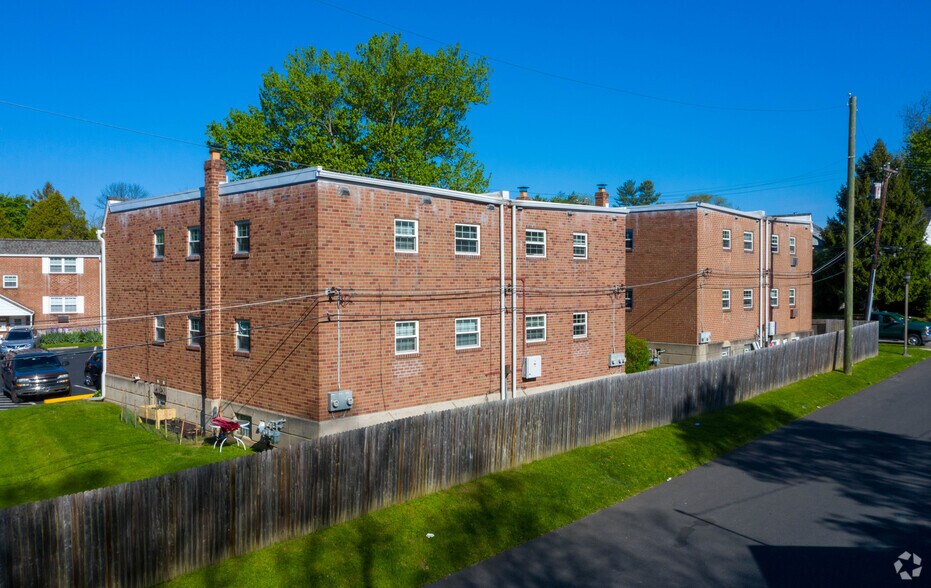 More Photos Of 6 Haws Ln, Flourtown Apartments For Sale