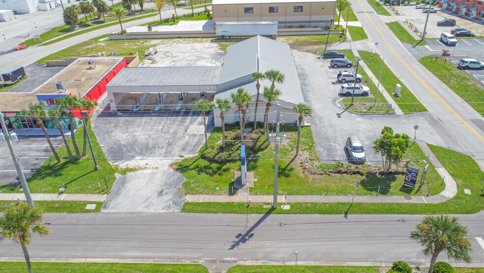 More Photos Of 320 W Cocoa Beach Cswy, Cocoa Beach Storefront Retail Office For Sale