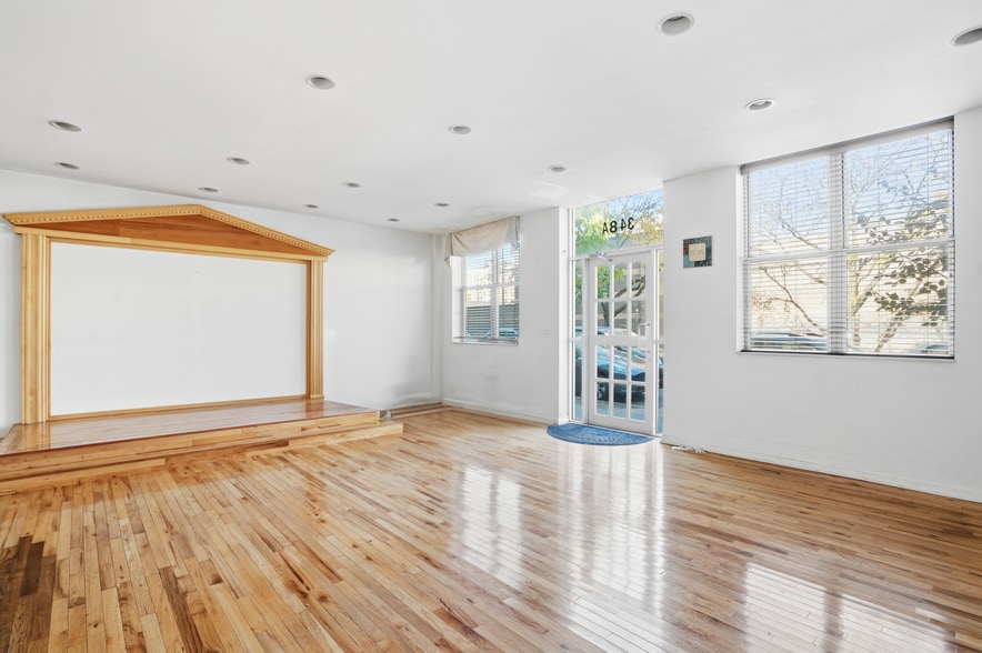 More Photos Of 2135 1st Ave, New York Apartments For Lease