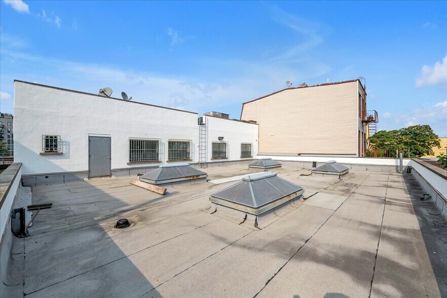 1652 Atlantic Ave, Brooklyn, NY 11213 Warehouse For Sale