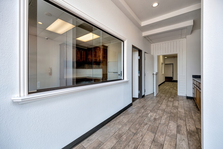 More Photos Of 132 El Chico Trl, Willow Park Medical For Lease