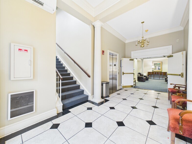 More Photos Of 201 E Dr Hicks Blvd, Florence Medical For Sale