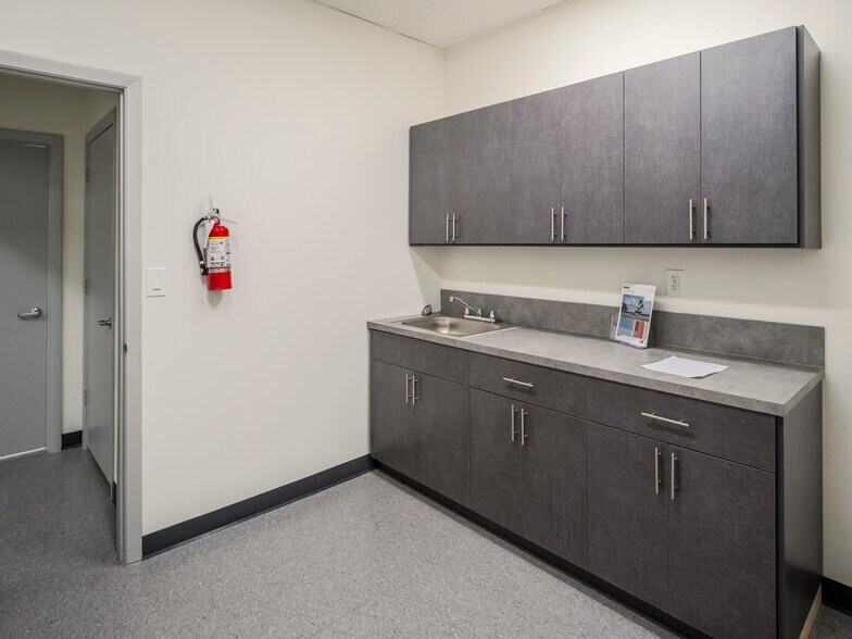 More Photos Of 5535-5545 NW 35th Ave, Fort Lauderdale Distribution For Lease