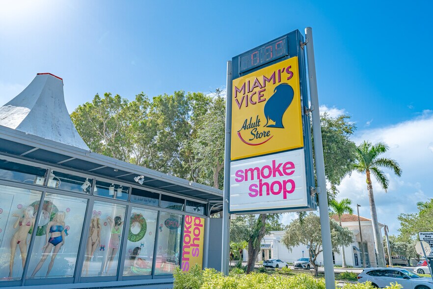 More Photos Of 15657 S Dixie Hwy, Miami Freestanding For Sale