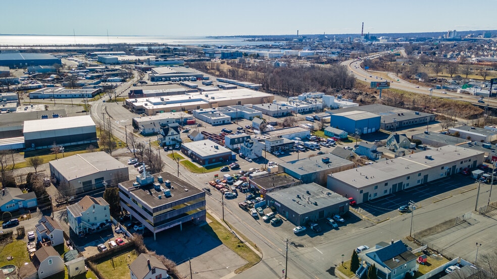 More Photos Of 727 Honeyspot Rd, Stratford Office Residential For Sale