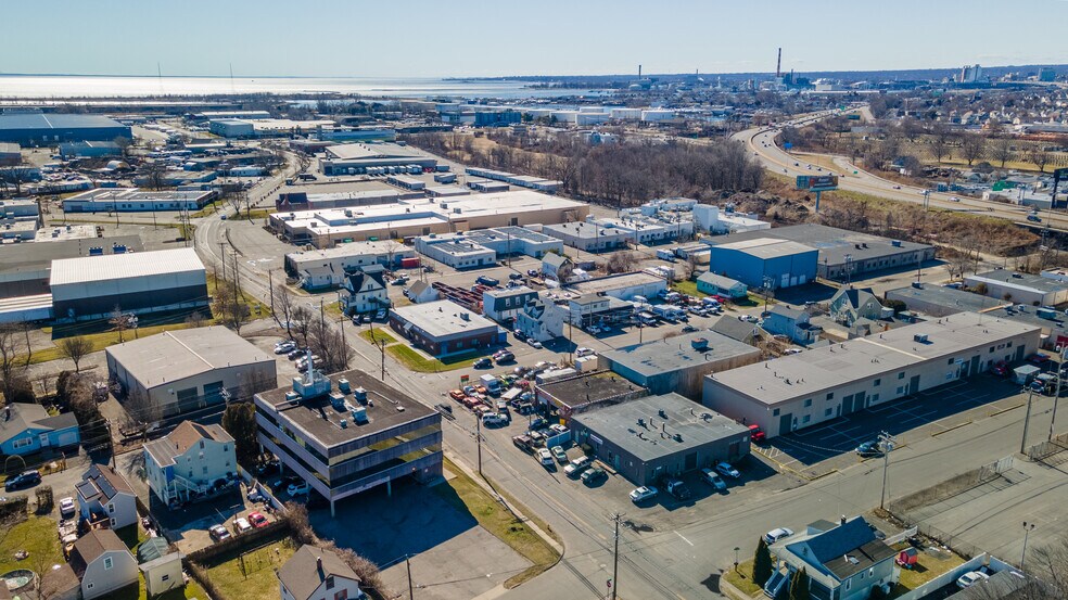 More Photos Of 727 Honeyspot Rd, Stratford Office Residential For Lease
