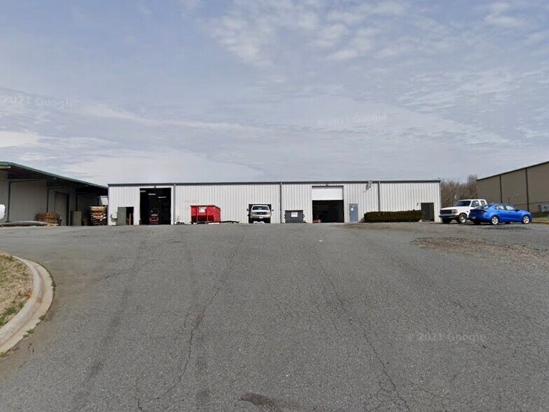 More Photos Of 106 Performance Rd, Mooresville Warehouse For Lease