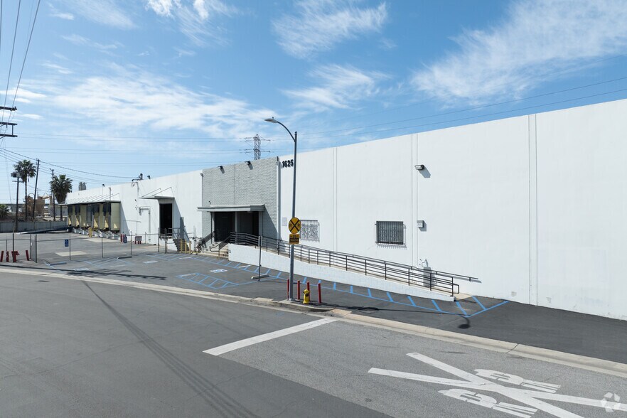Primary Photo Of 1625 Perrino Pl, Los Angeles Warehouse For Lease