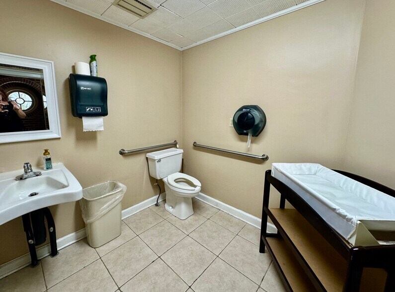 More Photos Of 600 Cooks Ln, Baltimore Religious Facility For Sale