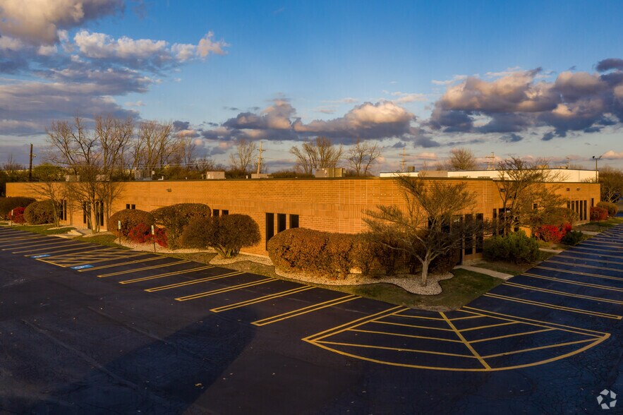 More Photos Of 135 E St. Charles Rd, Carol Stream Light Distribution For Lease