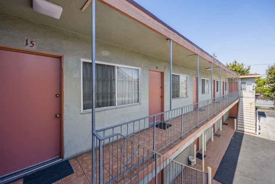 More Photos Of 451 E Vernon Ave, Los Angeles Hotel For Sale