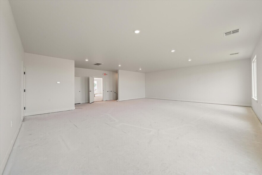 More Photos Of 3165 N Sooner Rd, Edmond Office For Sale