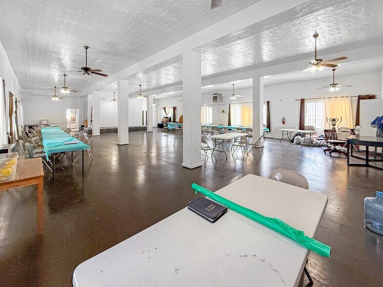 More Photos Of 7101 Menlo Ave, Los Angeles Specialty For Sale