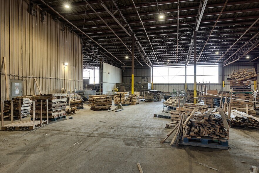 More Photos Of 1200 Bissell St, Venice Warehouse For Sale