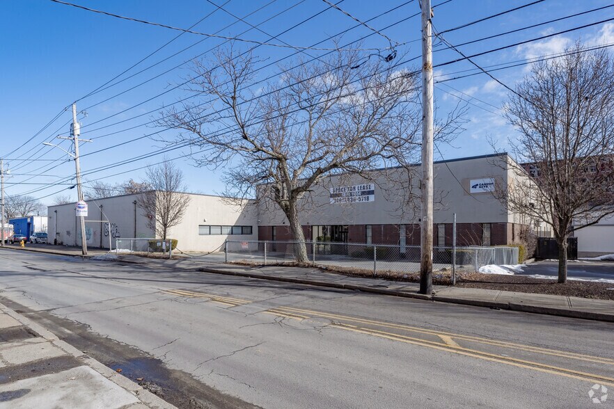 More Photos Of 575 Lonsdale Ave, Central Falls Warehouse For Lease