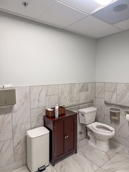 More Photos Of 2950 W Horizon Ridge Pky, Henderson Office For Sale