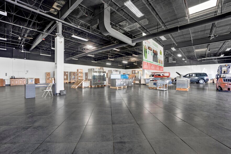 More Photos Of 764-768 Thomas Dr, Bensenville Manufacturing For Lease